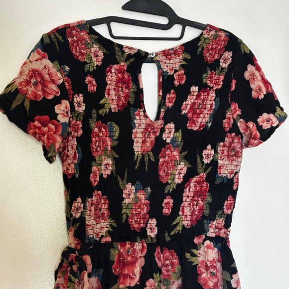 Hollister Floral Print Faux Wrap Romper Skort Size M - Picture 7 of 12